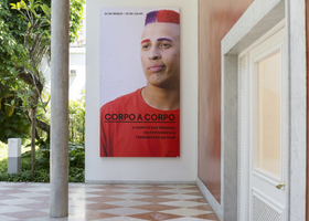 RIO DE JANEIRO, RJ – BRASIL – 27 DE MARÇO DE 2018 – Imagens da montagem da exposição “CORPO A CORPO: a disputa das imagens, da fotografia à transmissão ao vivo”, em cartaz no Instituto Moreira Salles, no Rio de Janeiro. A mostra exibe um recorte da produção brasileira contemporânea em fotografia, cinema e vídeo por meio de sete trabalhos desenvolvidos por artistas e coletivos – Bárbara Wagner, Jonathas de Andrade, Mídia NINJA, Sofia Borges, Letícia Ramos e Garapa – com curadoria de Thyago Nogueira. (Foto: Leonardo Wen)