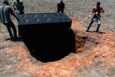 NR10363_Luz Negra_Still_10