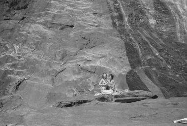 MAURO RESTIFFE Antonia e Artur na cachoeira, 2021