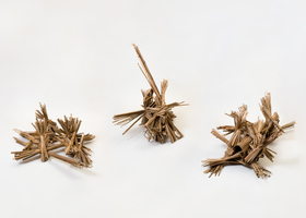 2022_arranjo (da familia Esteiras) palha e arame dimensoes variaveis