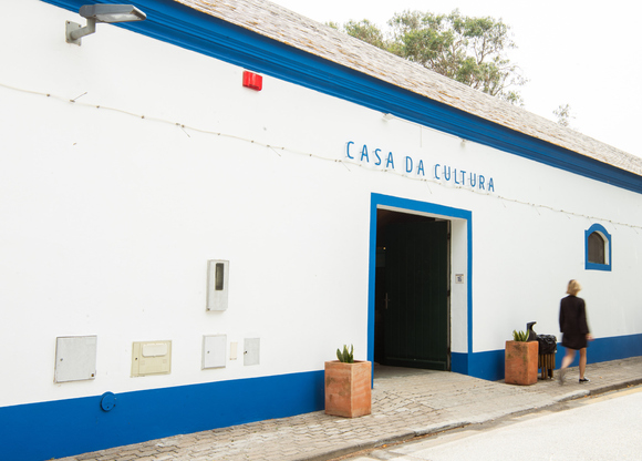 Casa-da-cultura-exterior-view-courtesy-Fortes-dAloia-Gabriel8