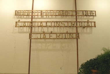 aqui tudo parece.jpg